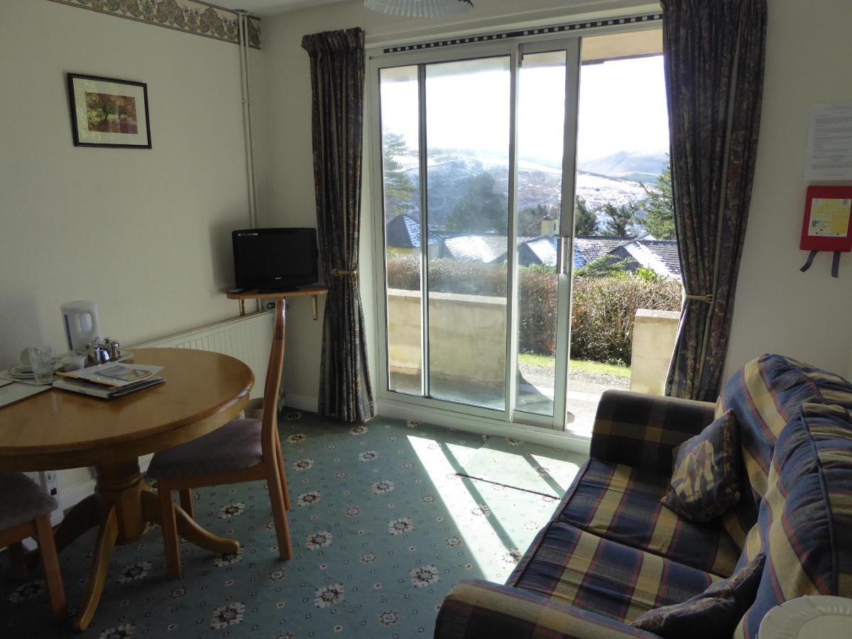 Plas Heulog Holiday Accommodation 兰韦尔弗亨 外观 照片
