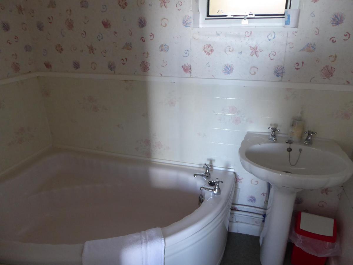 Plas Heulog Holiday Accommodation 兰韦尔弗亨 外观 照片