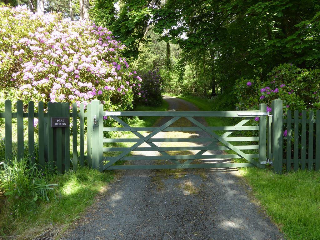 Plas Heulog Holiday Accommodation 兰韦尔弗亨 外观 照片